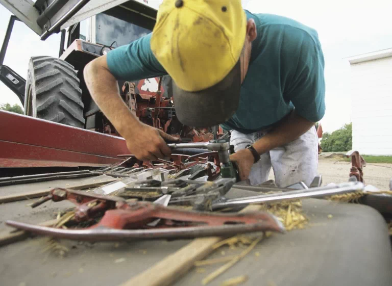 naprawa silnika traktora